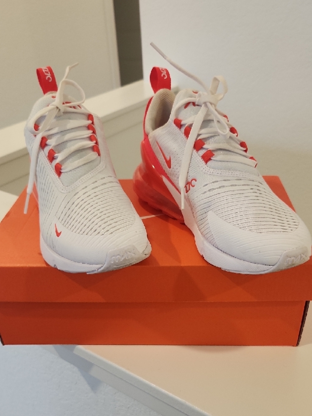 Nike Womens Air Max 270 - White and Peach - Picture 3 of 6